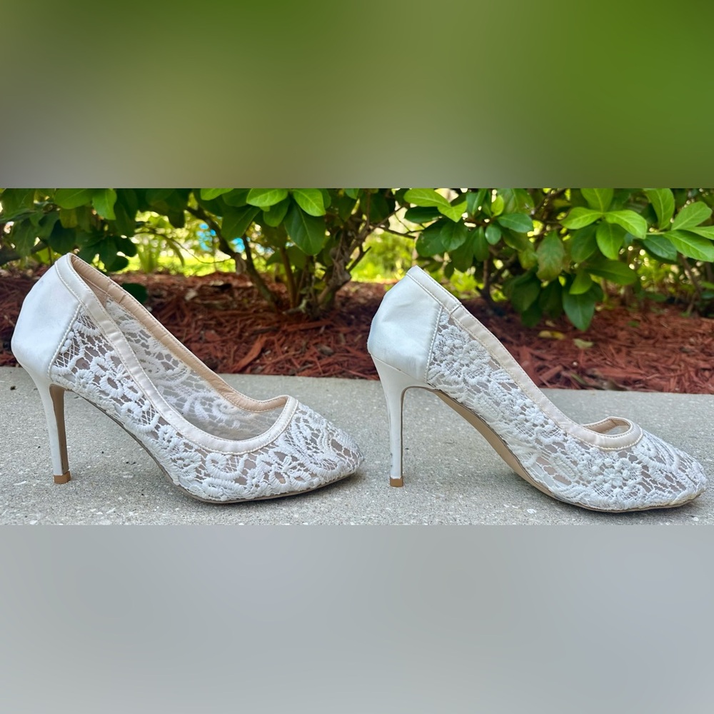 Elegant White Lace F5J Heels – Size 10.5 – Classic Bridal or Formal Look